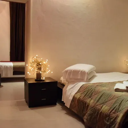 Happy Hotel 2*