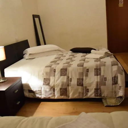 Happy Hotel 2*